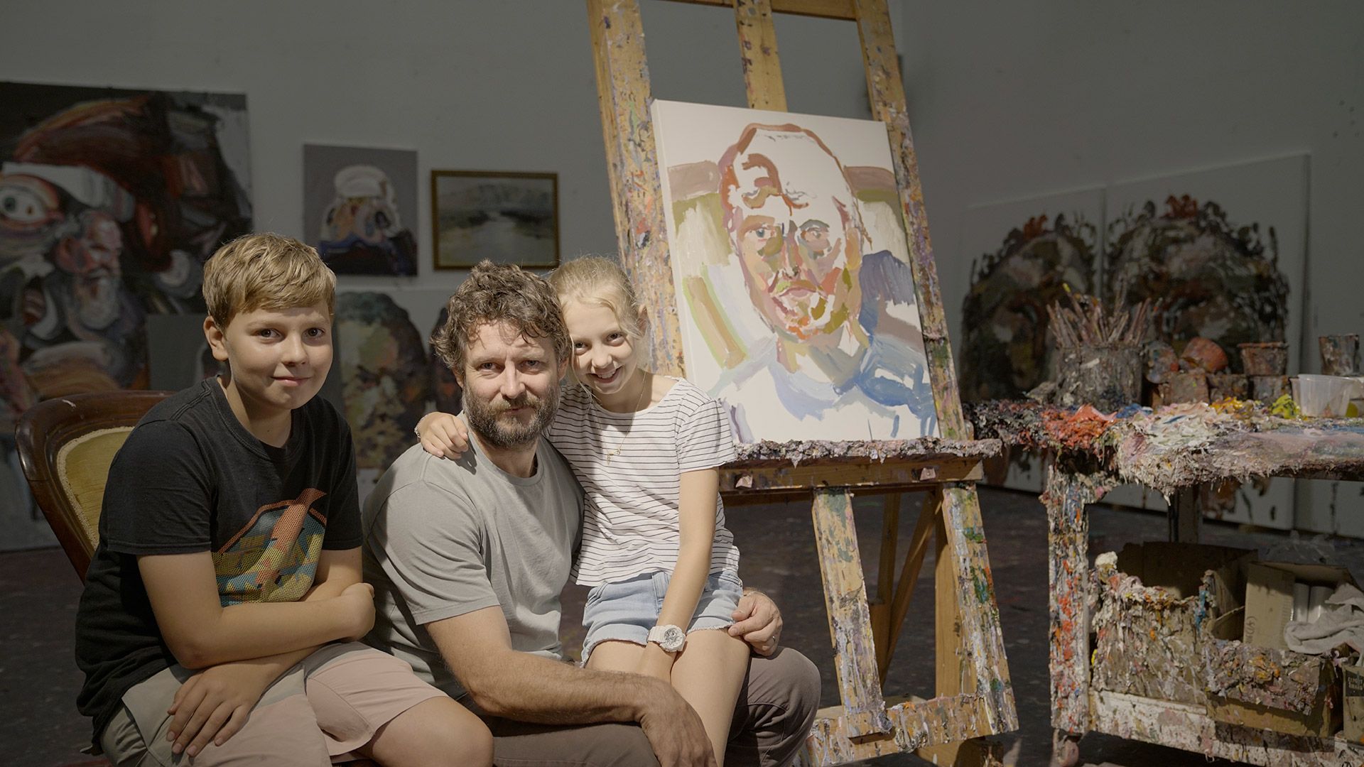 Ben Quilty with his children Joe and Olivia Quilty, / Photographed in Ben Quilty’s Studio, 2019 / Photographer: Jeremy Virag