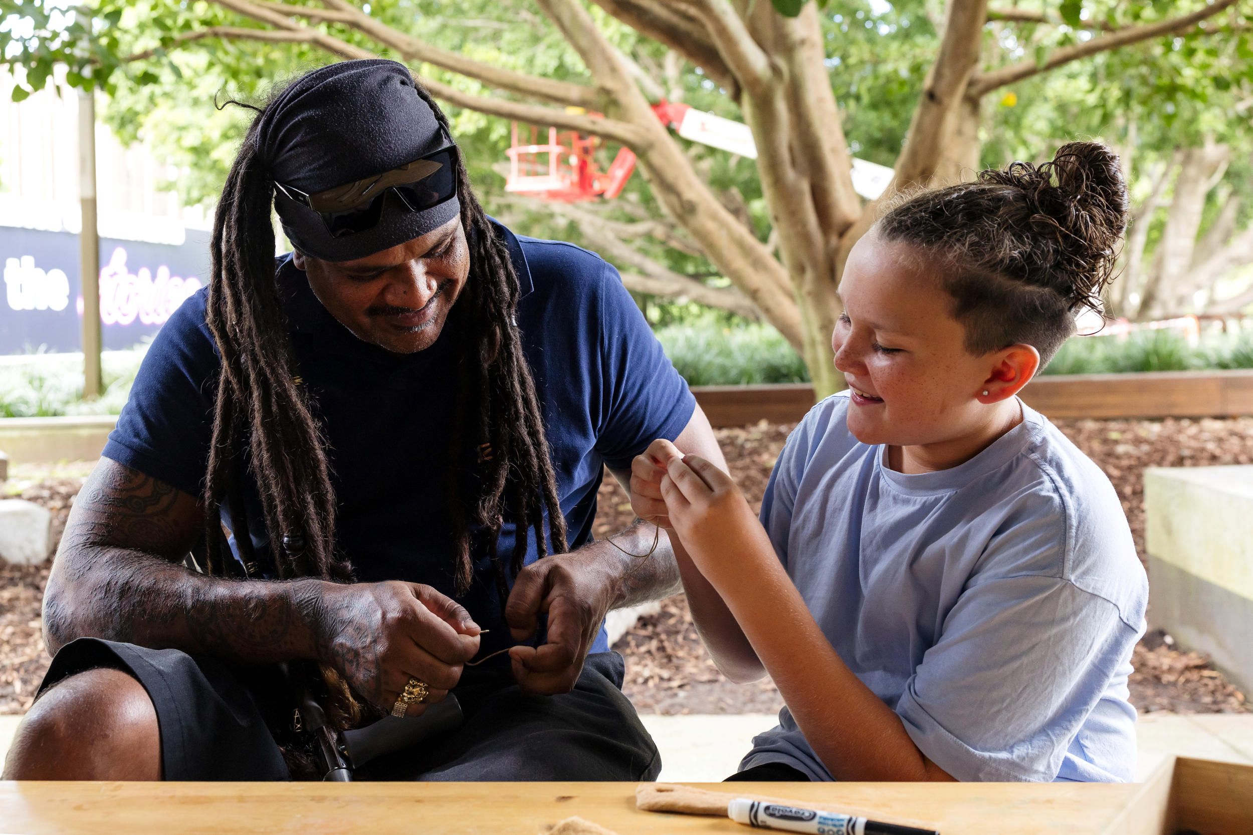 Kids' Weekend Workshop: Mandy Quadrio Kangaroo Skin Friendship Bracelets with Mandy Quadrio / Bodhi Tree Terrace / Photography: Katie Bennett courtesy QAGOMA