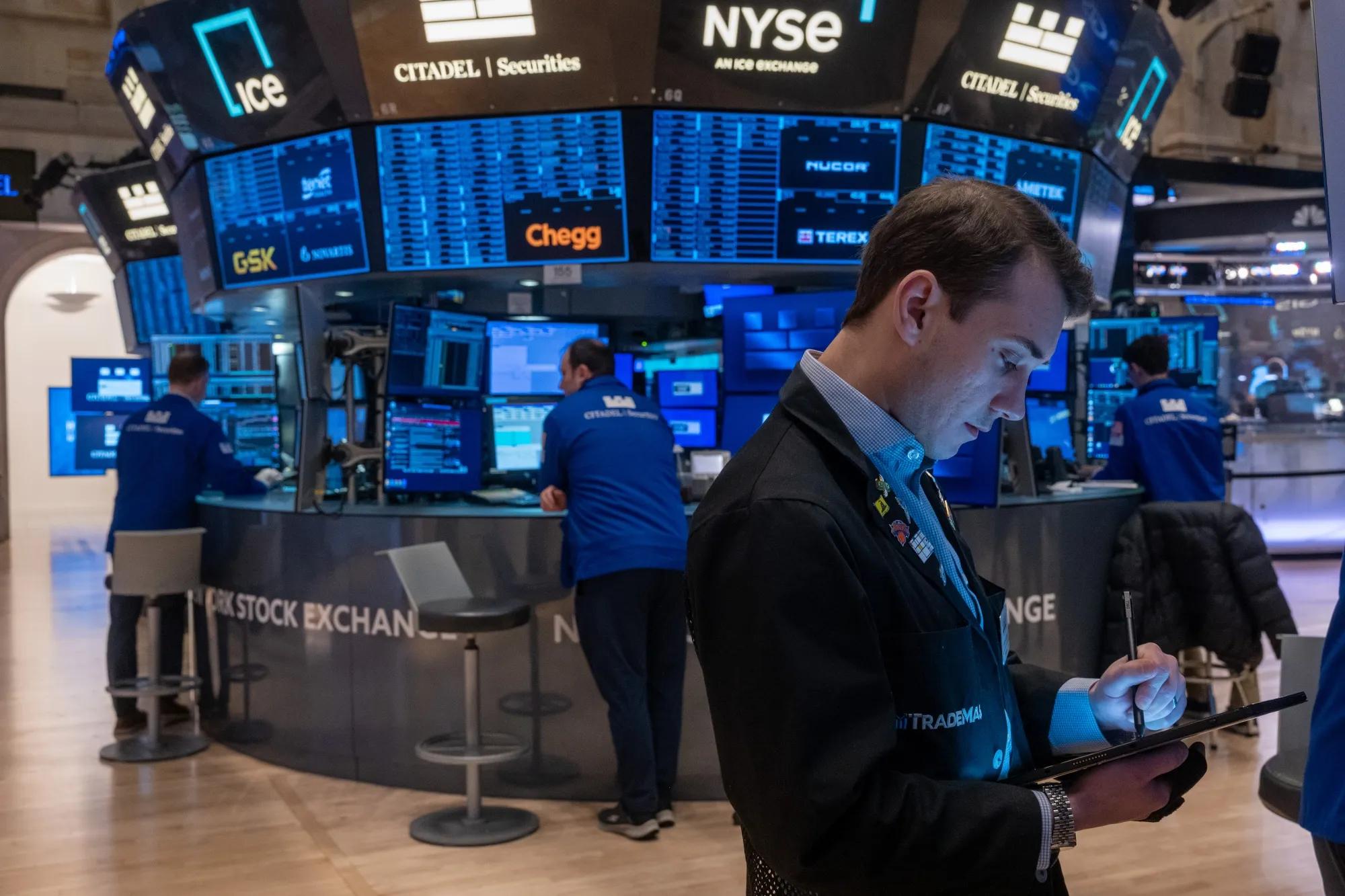 Hedge Fund-Beating Equities Will Mislead Investors