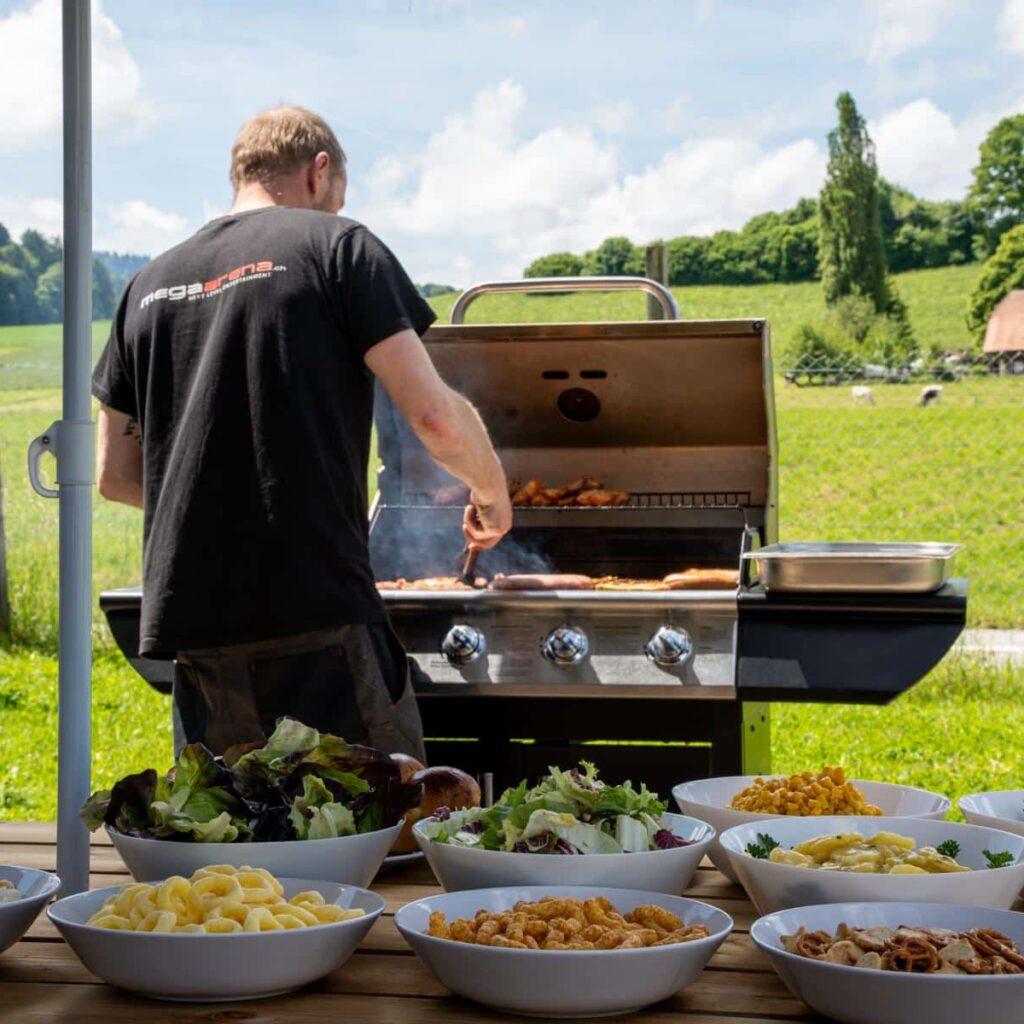 Grill-Station der Paintball Arena Bern