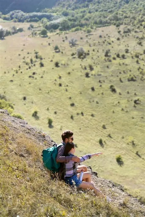 casal em uma paisagem