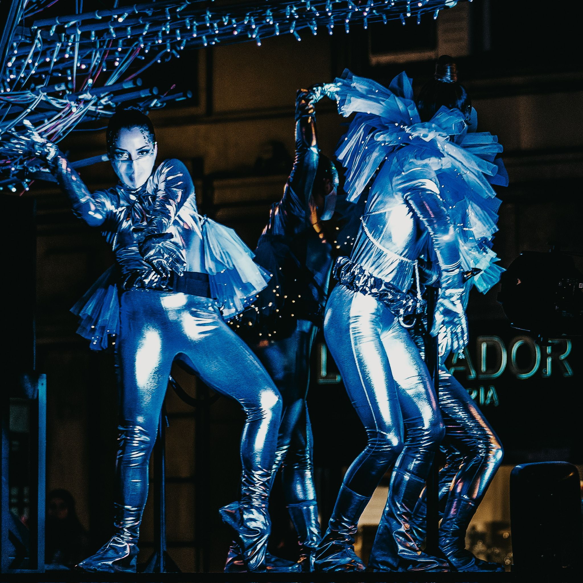 Dancing shiny people