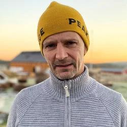 Glenn Duesund Fossengen i lue og strikkegenser