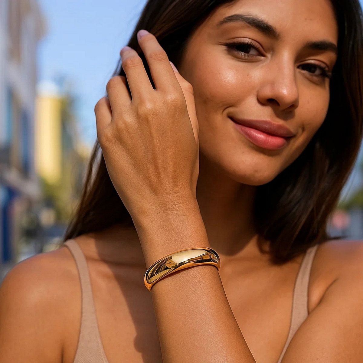 Classic Bangle in 14k Yellow Gold (13.50 mm) thumbnail 3
