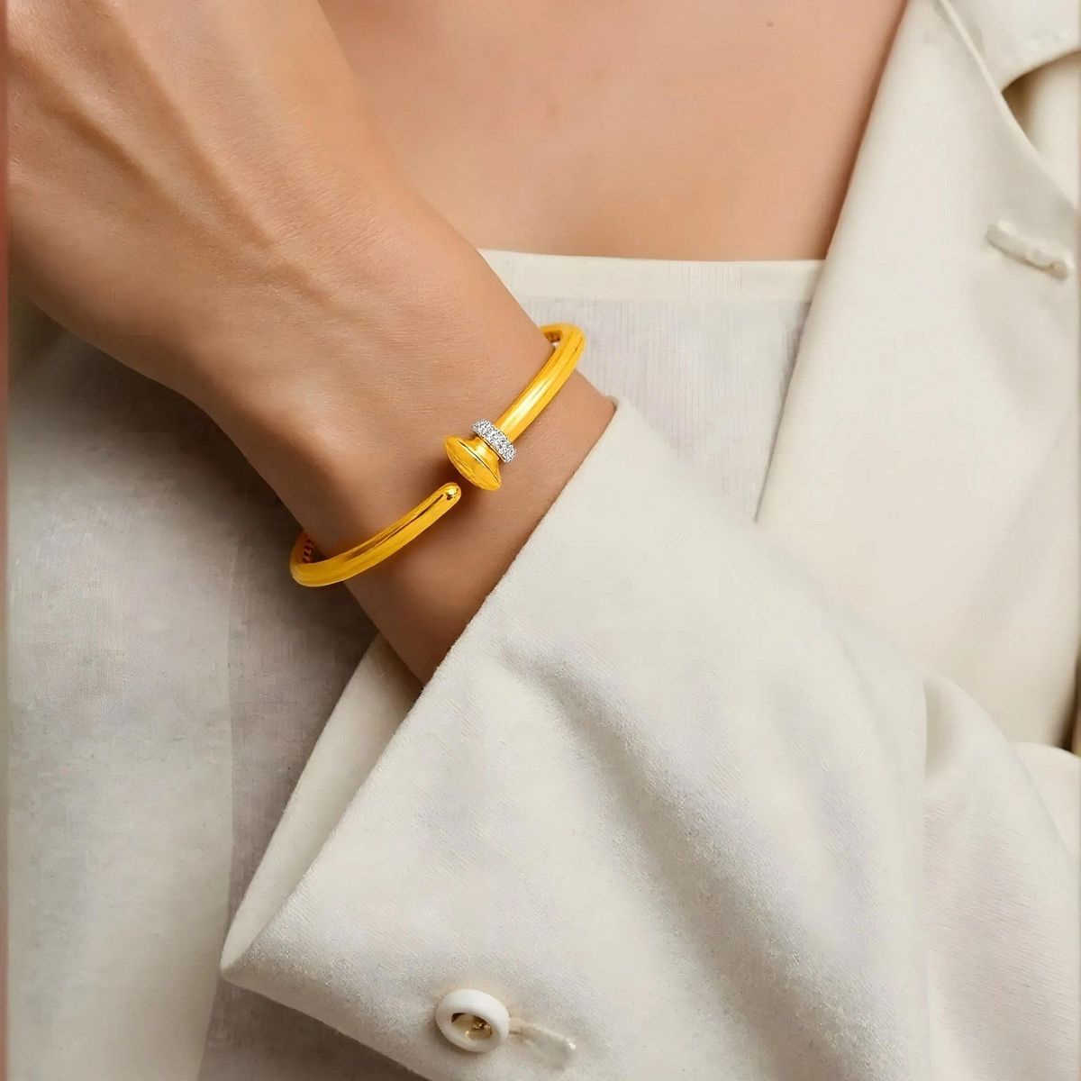 14k Yellow Gold Hinged Bangle Bracelet with Diamonds (3.40 mm) thumbnail 2