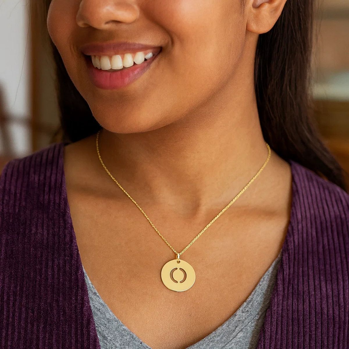 14K Yellow Gold Disc Initial O Pendant thumbnail 2