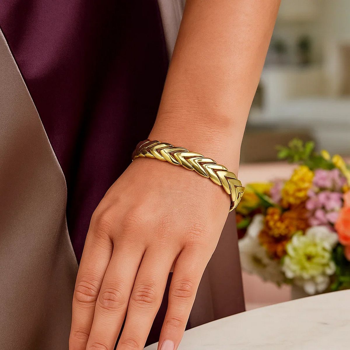 14K Yellow Gold Chevron Link Bangle (10.00 mm) thumbnail 6