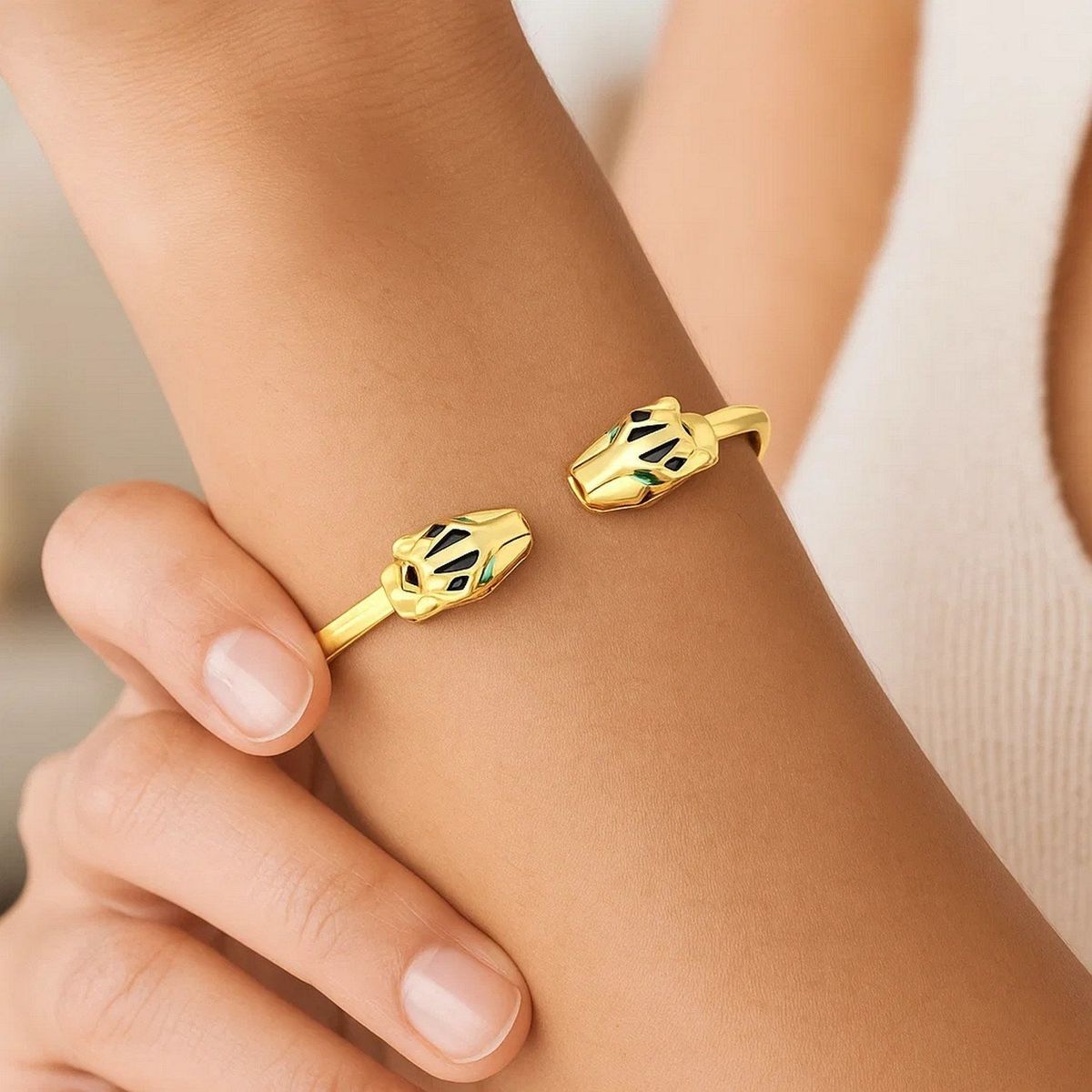 14k Yellow Gold Panther Bangle (3.00 mm) thumbnail 5