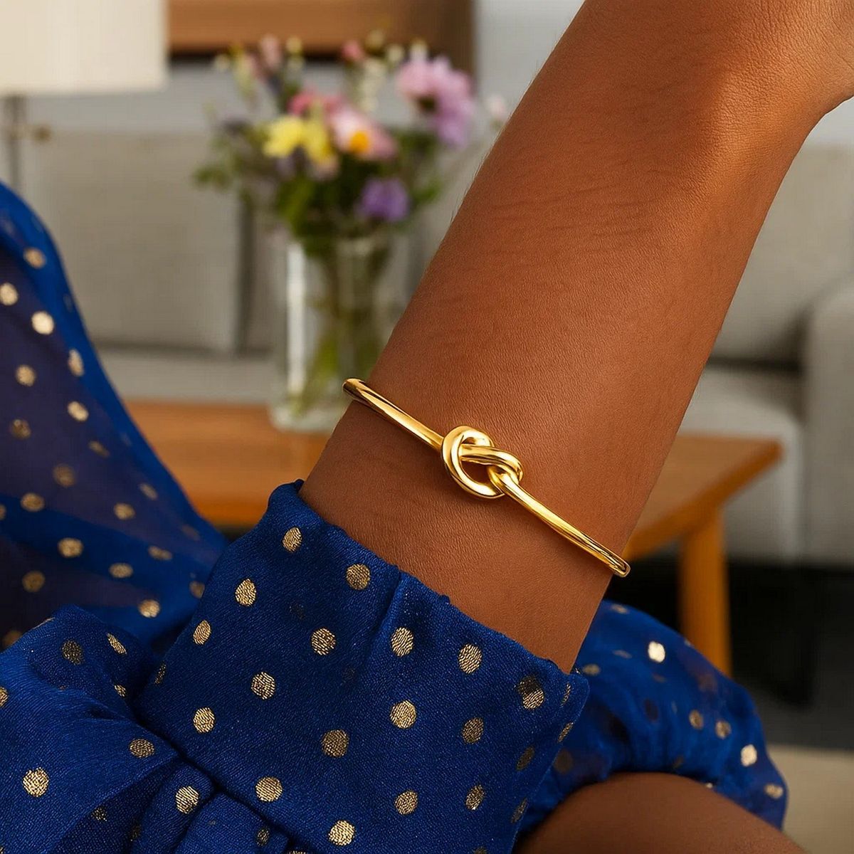 14k Yellow Gold Bangle Bracelet with Polished Knot (9.50 mm) thumbnail 5