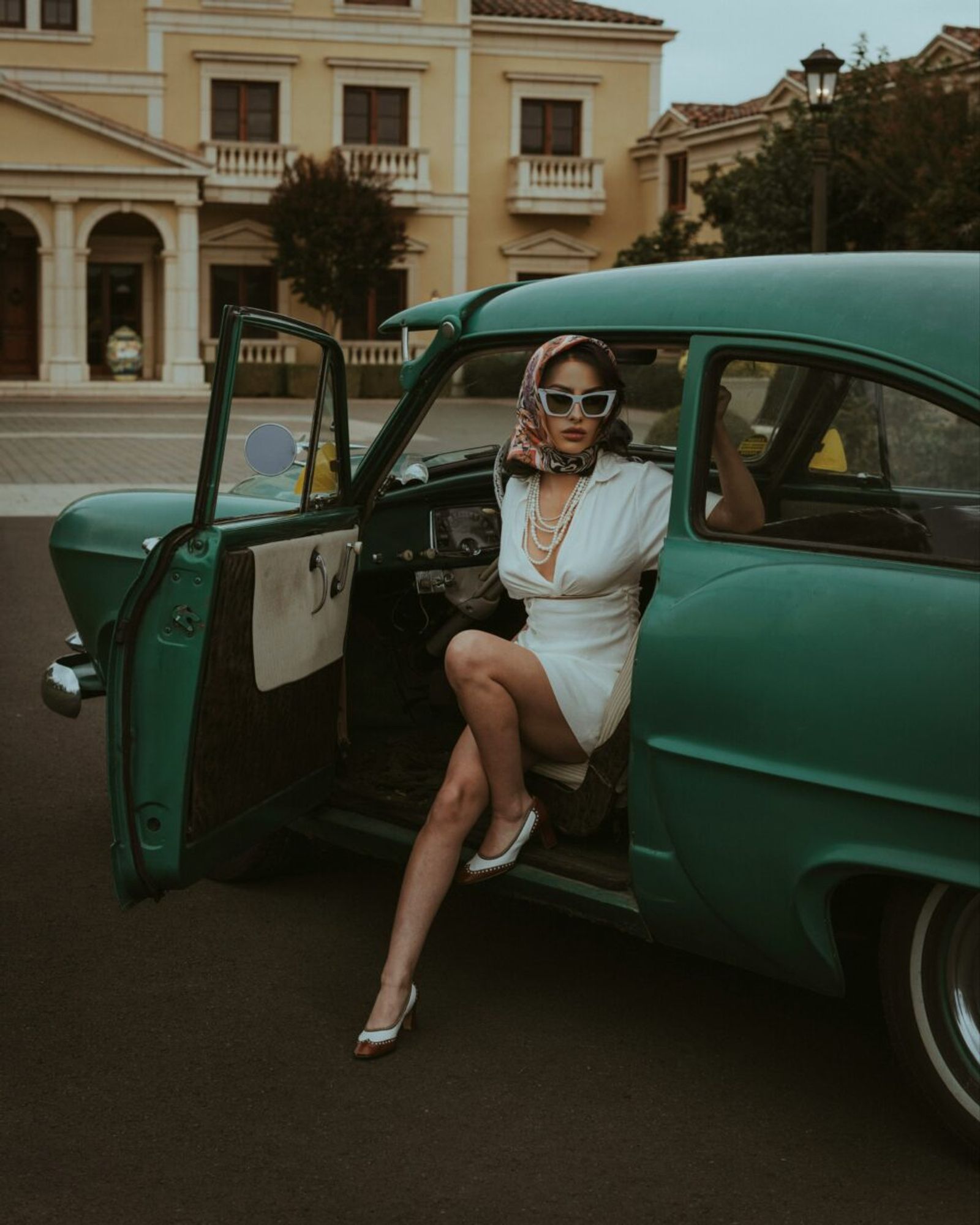 Vintage Vibes – Mastering the Art of Wearing Floral Skirts