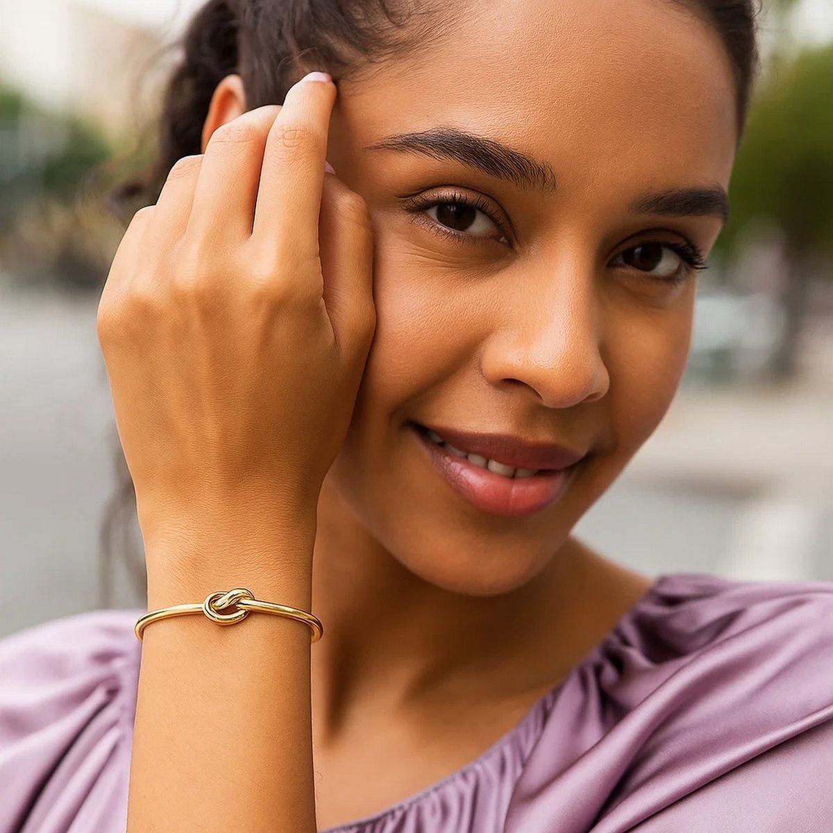 14k Yellow Gold Bangle Bracelet with Polished Knot (9.50 mm) thumbnail 3