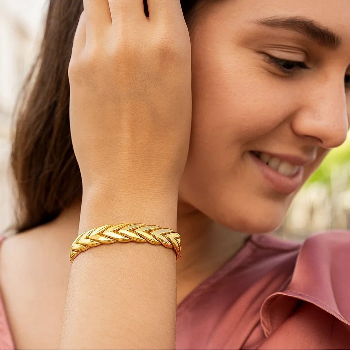 14K Yellow Gold Chevron Link Bangle (10.00 mm) thumbnail 4