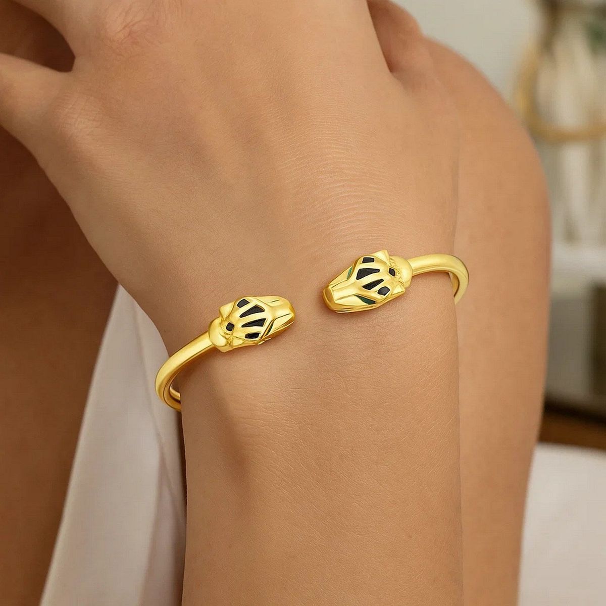 14k Yellow Gold Panther Bangle (3.00 mm) thumbnail 4