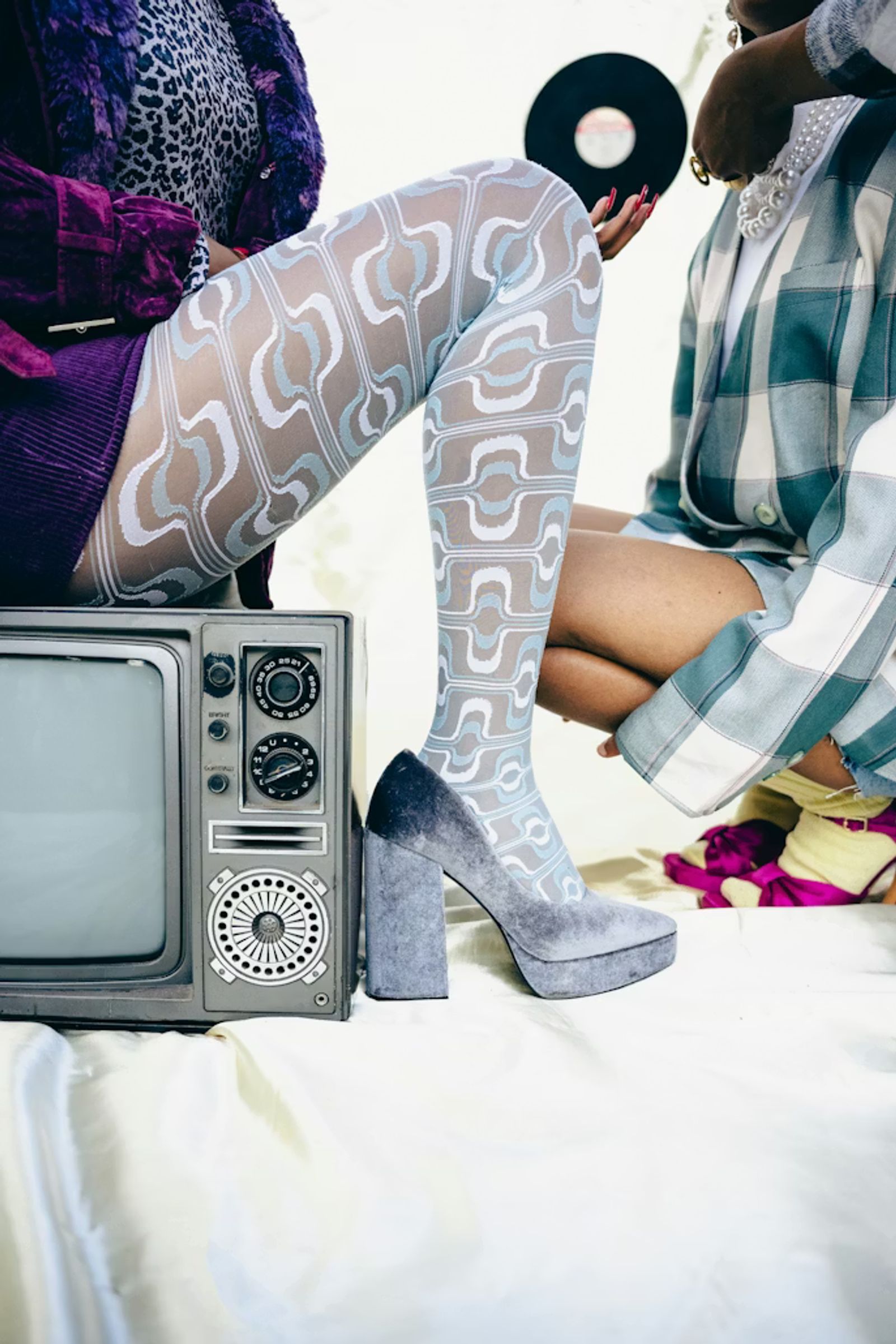 Fully embrace the return of the 90s fashion 2023 senectus