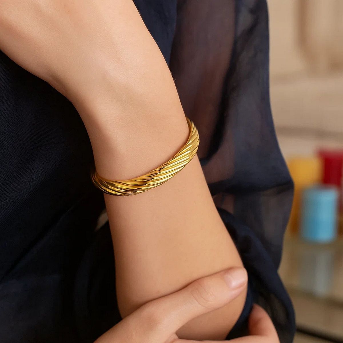 14K Yellow Gold Twist Bangle (10.00 mm) thumbnail 4