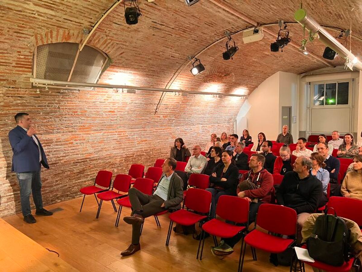 Les membres et invités du Club réunis pour la conférence