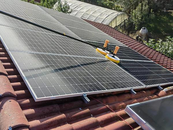 Servicii profesionale de curățare a panourilor fotovoltaice