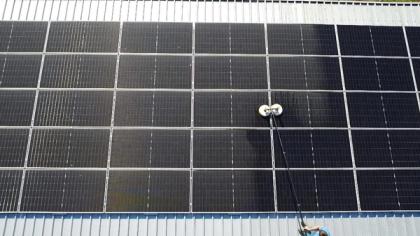 Spălare Panouri Fotovoltaice – Creștere a Randamentului cu 18%