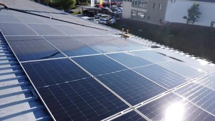 Spălare Panouri Fotovoltaice – Creștere a Randamentului cu 18%