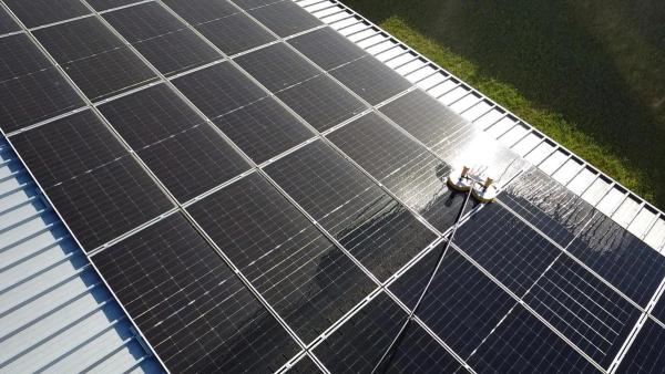 Spălare Panouri Fotovoltaice – Creștere a Randamentului cu 18%