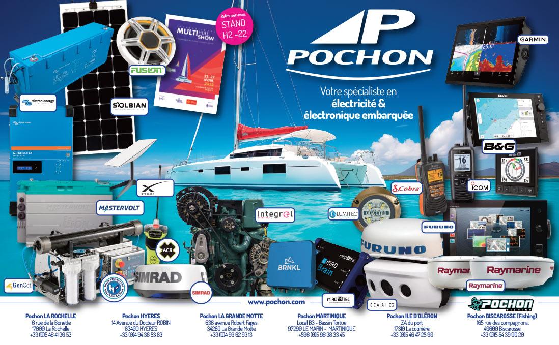 Affiche d’AP POCHON, spécialiste de l’électricité et de l’électronique embarquée pour le nautisme, avec présentation de produits de marques comme Raymarine, Garmin, Simrad, Victron Energy et B&G, devant un catamaran au mouillage. Présence annoncée au salon Multihull Show, stand H2-22.