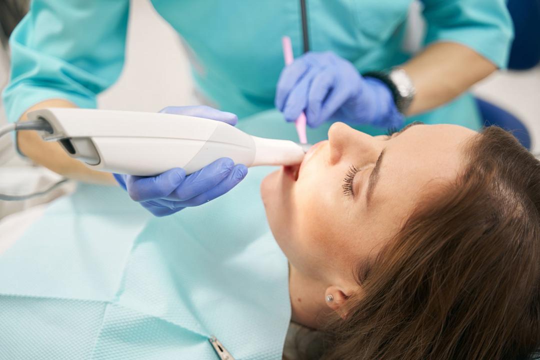 praticien chirurgien dentiste