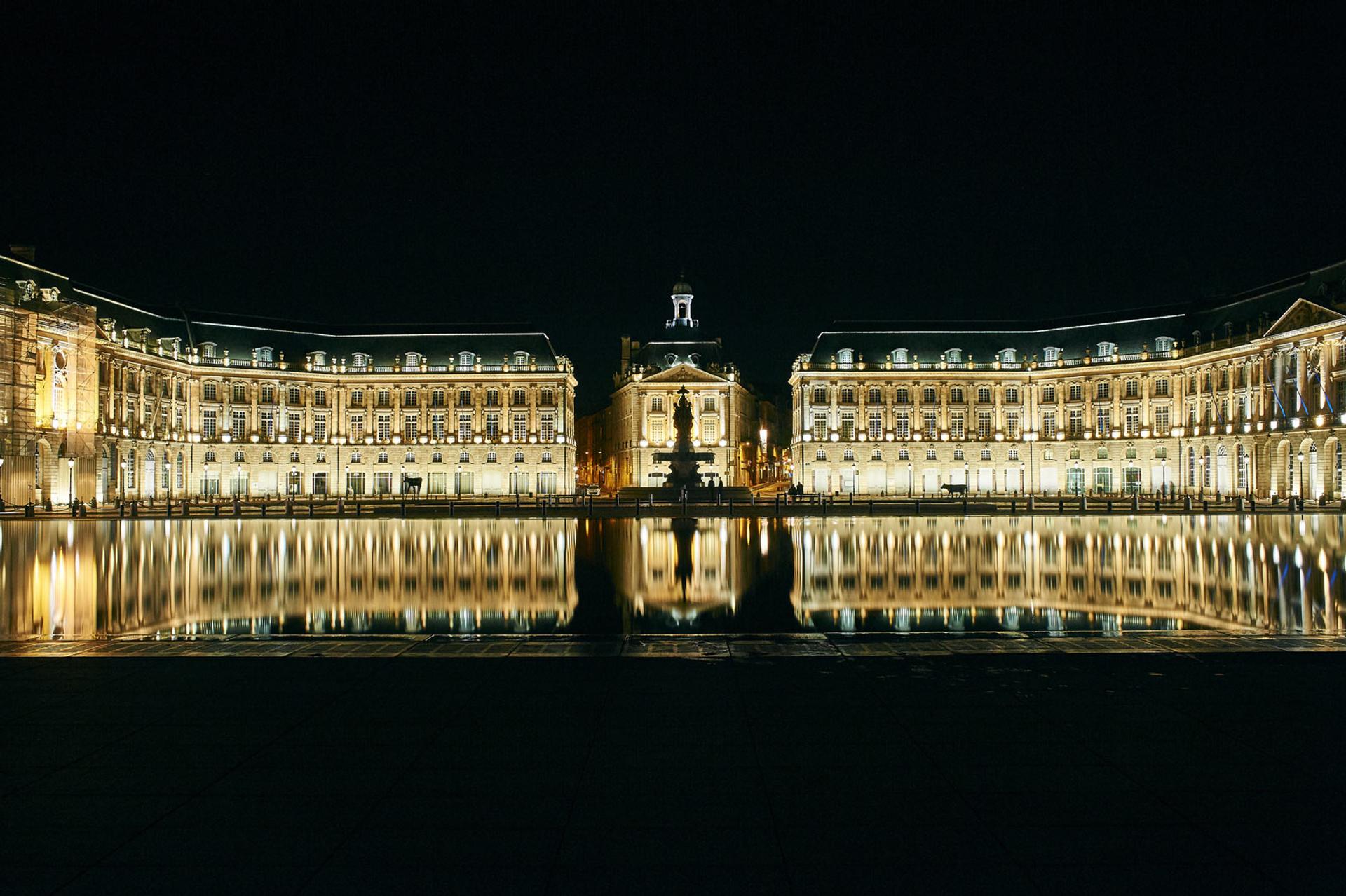 miroir-d-eau-at-night-bordeaux