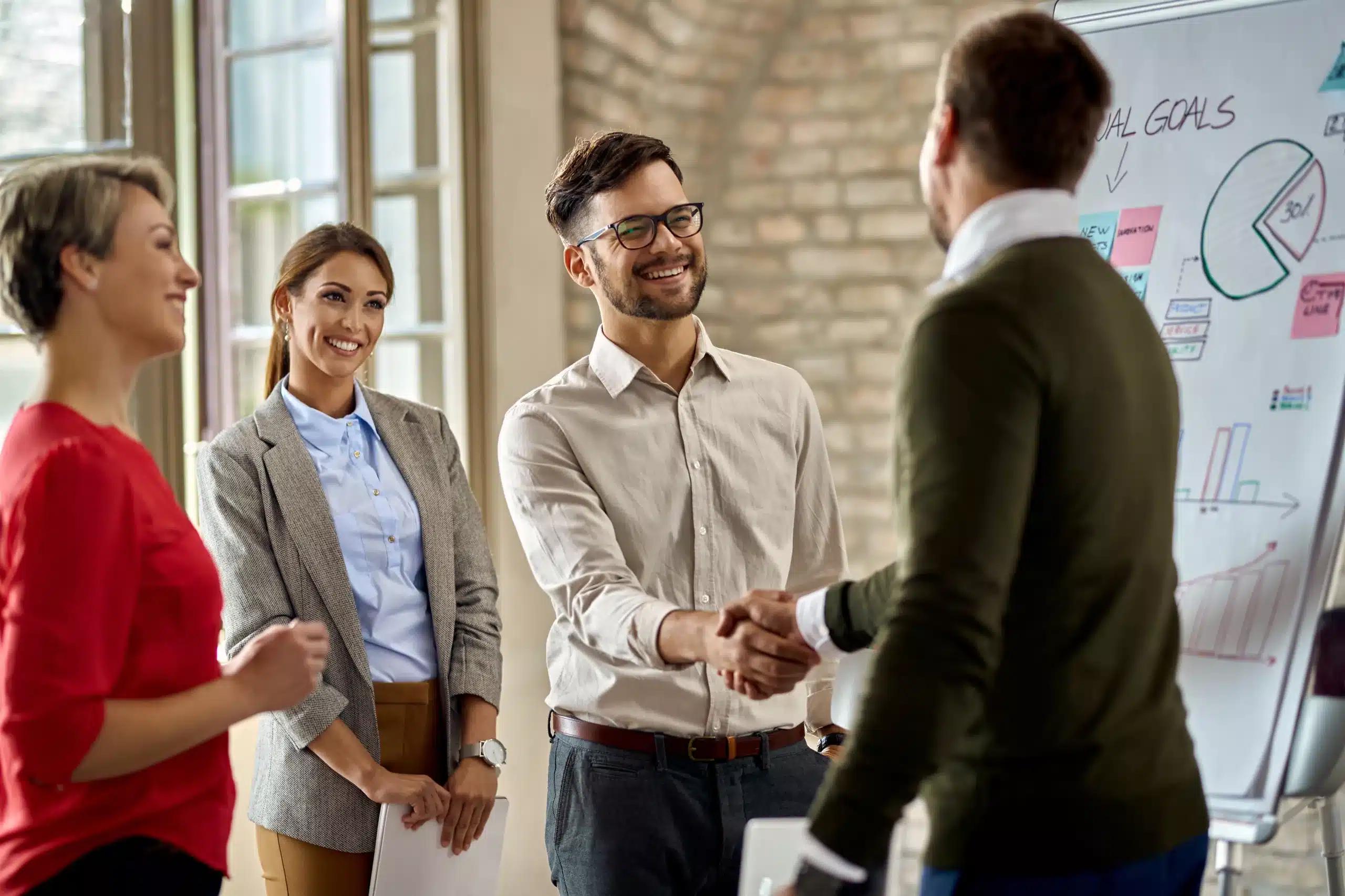 Apprenez à utiliser efficacement la méthode de cooptation en recrutement