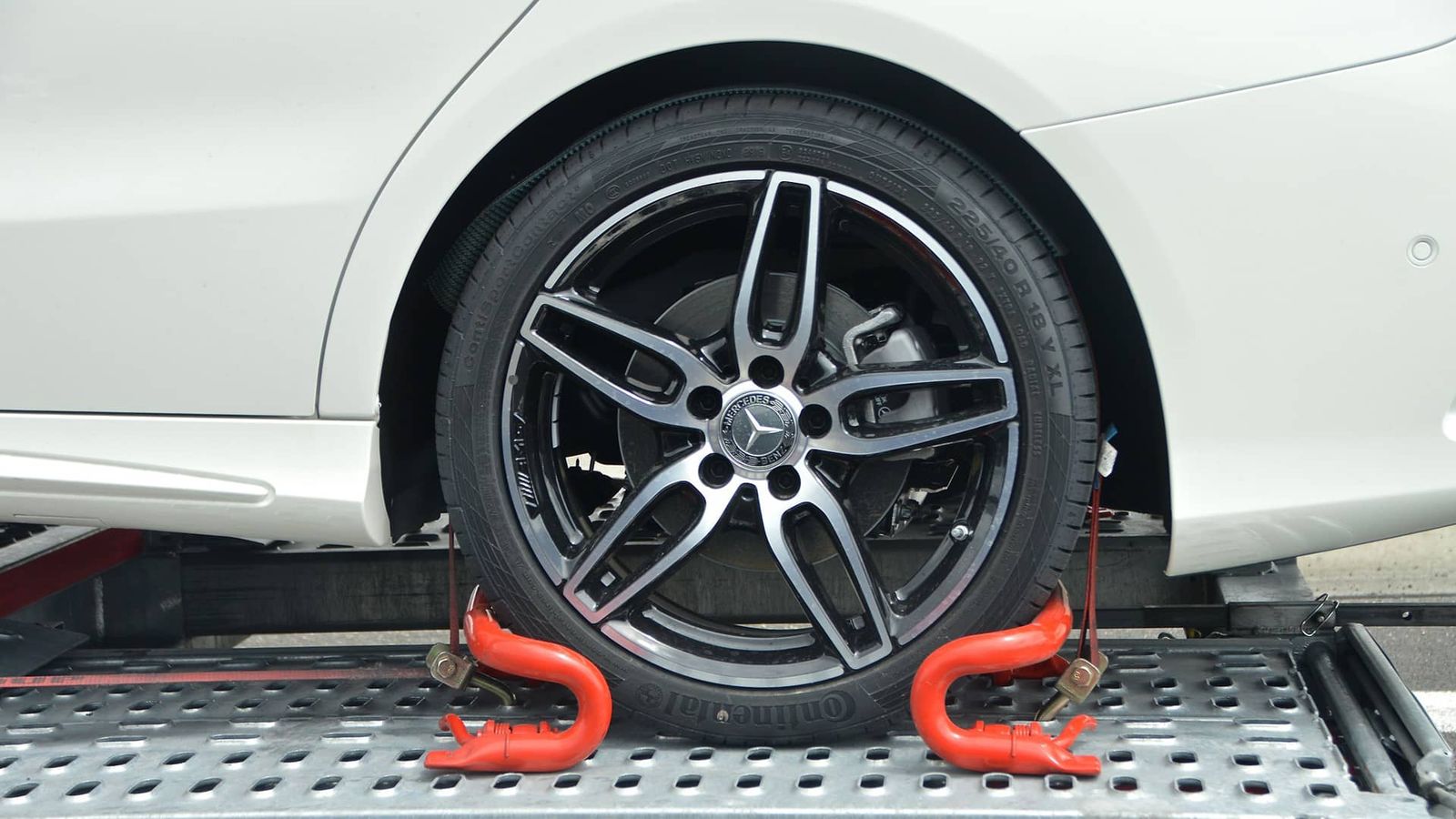 Wie schleppt man ein Elektroauto ab? Ihr E-Auto sicher abschleppen.
