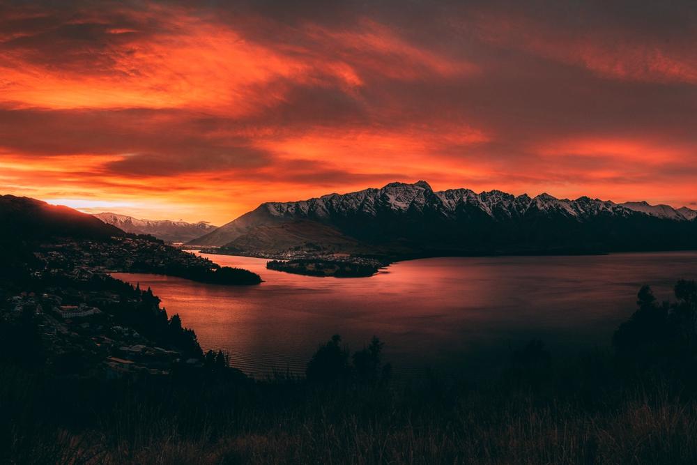 Lake Queenstown as sunrise, New Zealand Lake Queenstown as sunrise, New Zealand