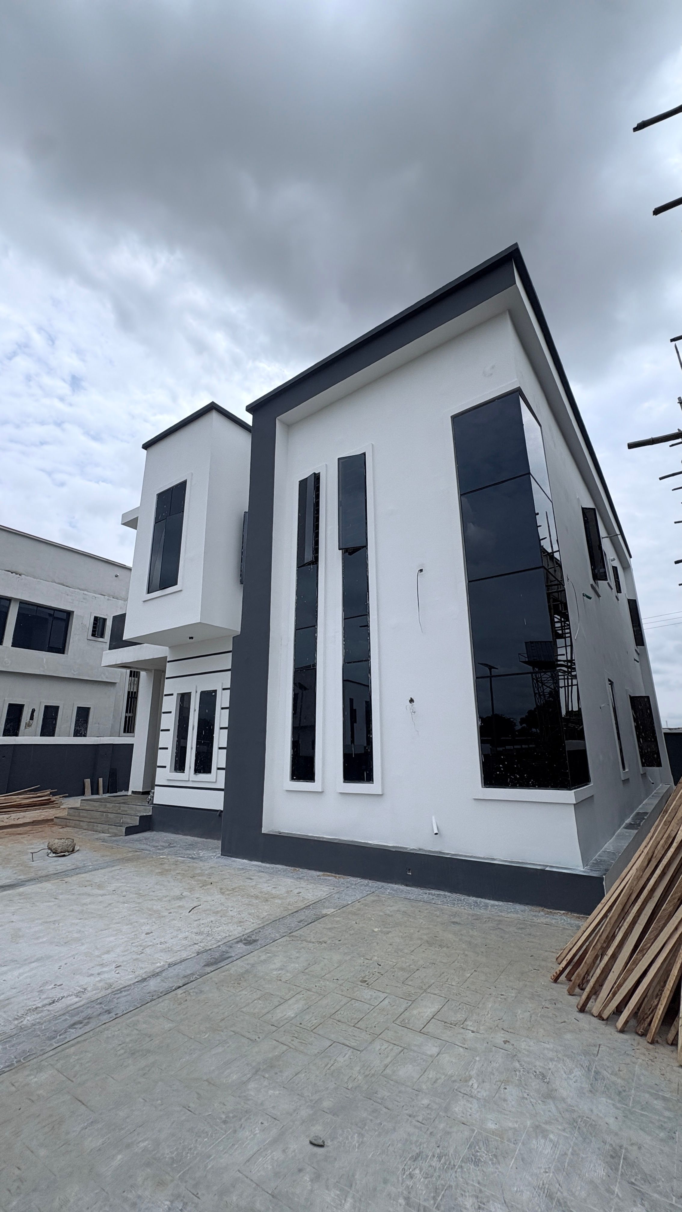 5-BEDROOM DUPLEX