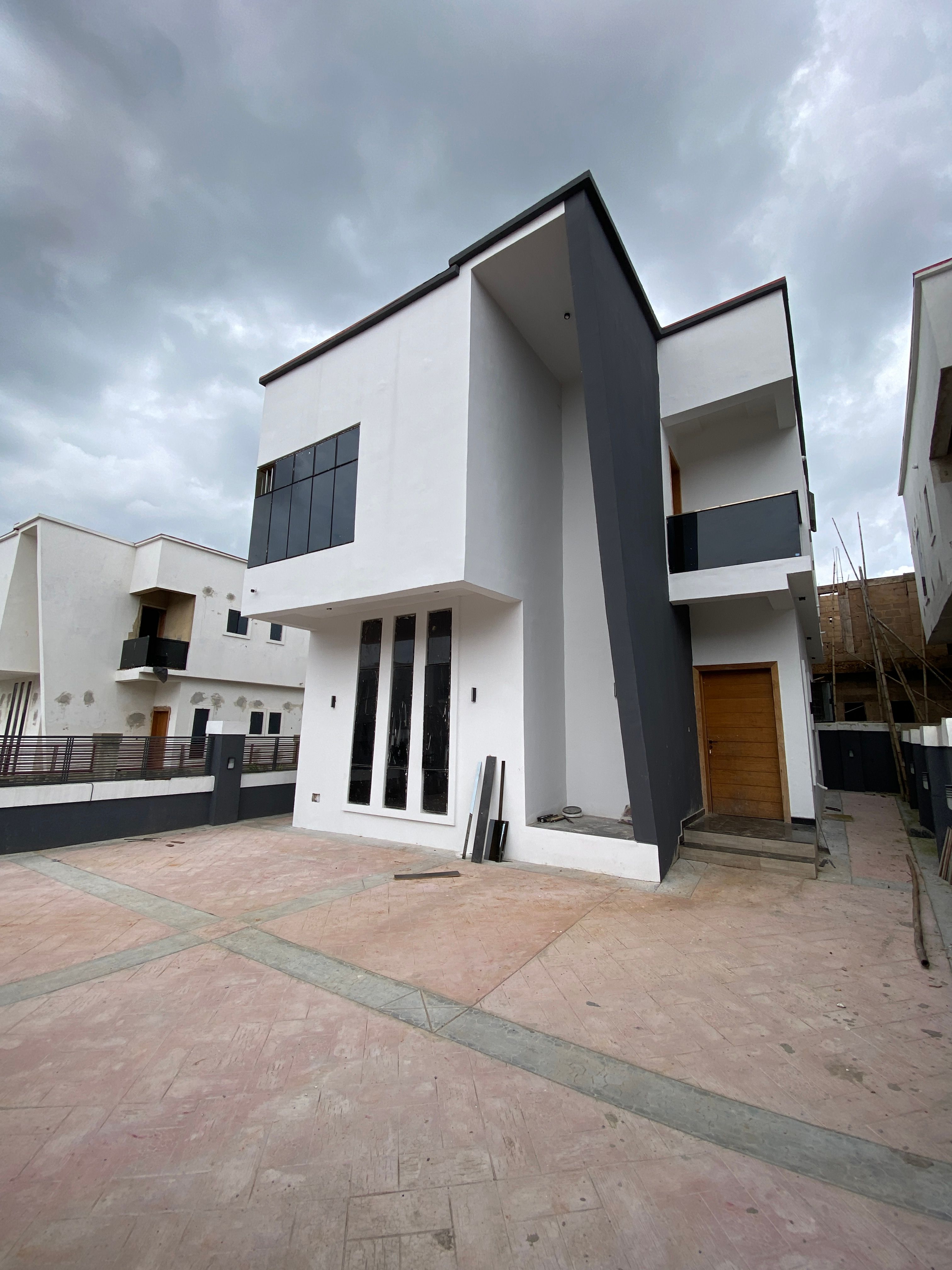4 BEDROOM DUPLEX