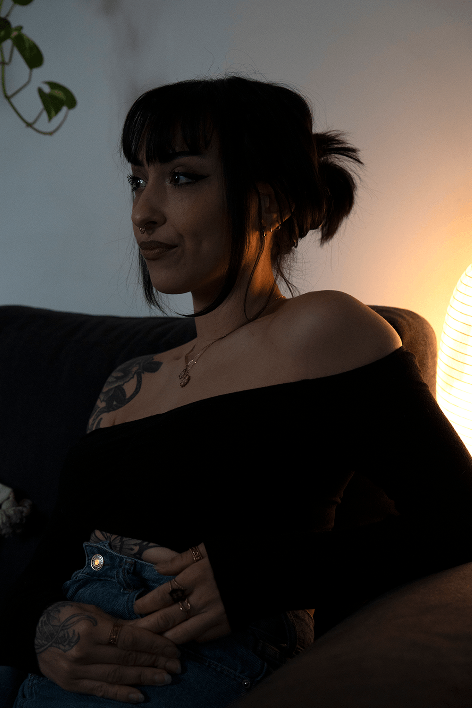 Portrait de Maeva Flora, tatoueuse à Lyon