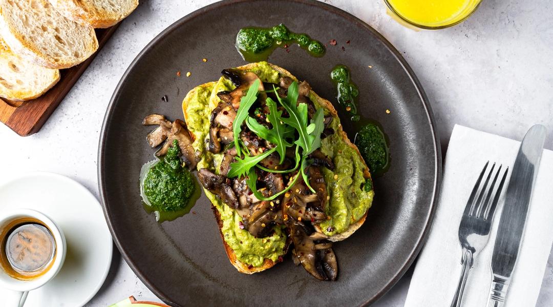 Aioli Garlic Mushrooms on sourdough with PeaLentiful Leon Restaurants