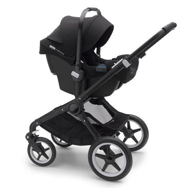Bugaboo Turtle by Nuna monterad i barnvagn