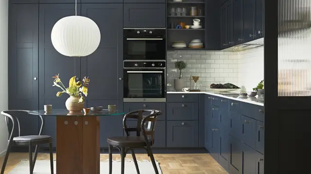 Blått kjøkken med fronter med profil fra Drømmekjøkkenet.