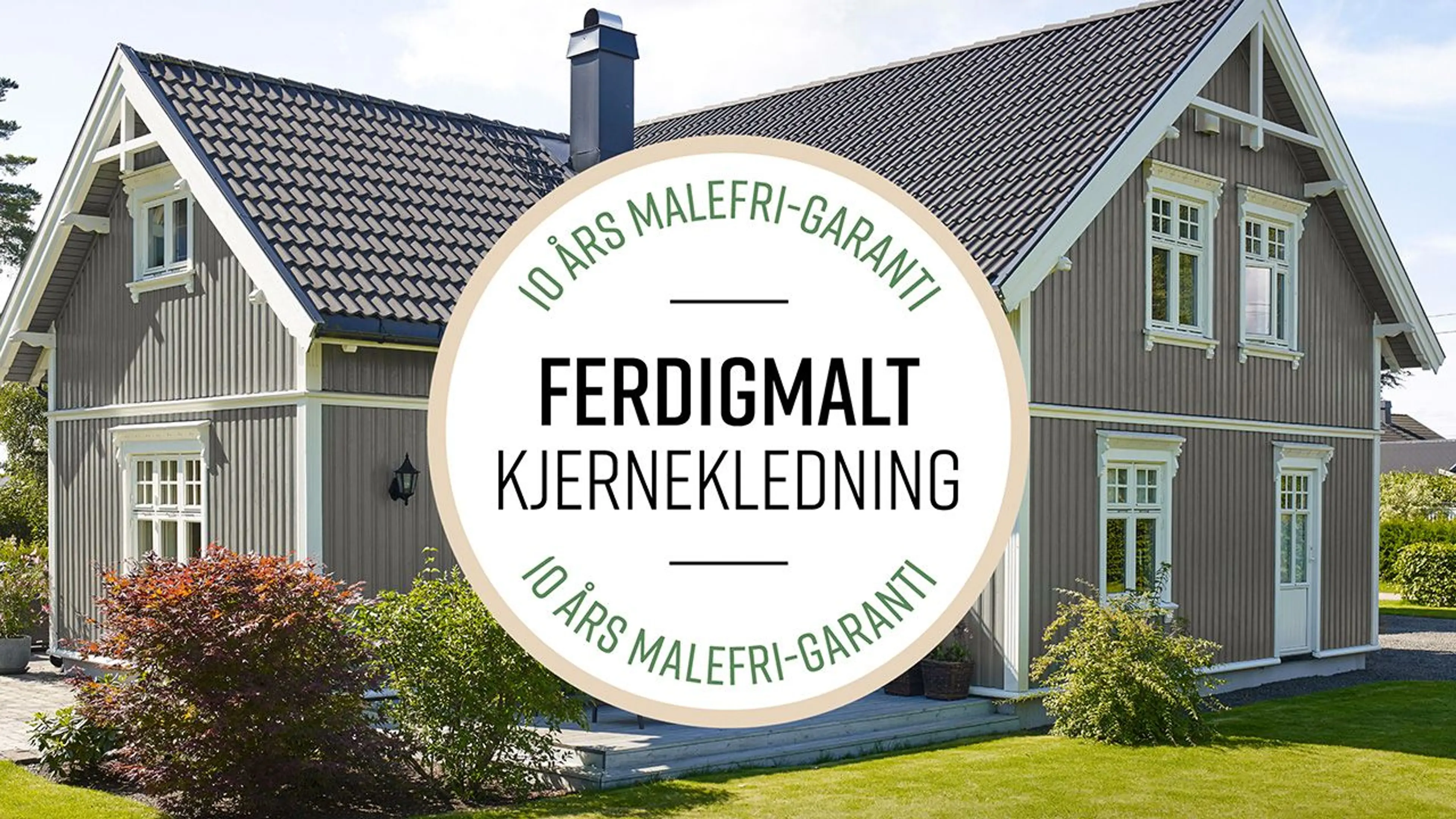 Grått hus med Kjernekledning fra Hasås i bakgrunn og logo foran.