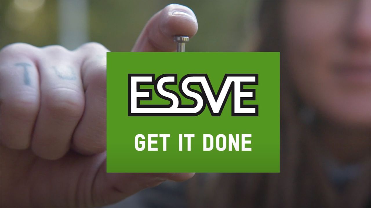 Skjermbilde fra video om ESSVE terrasseskruer.