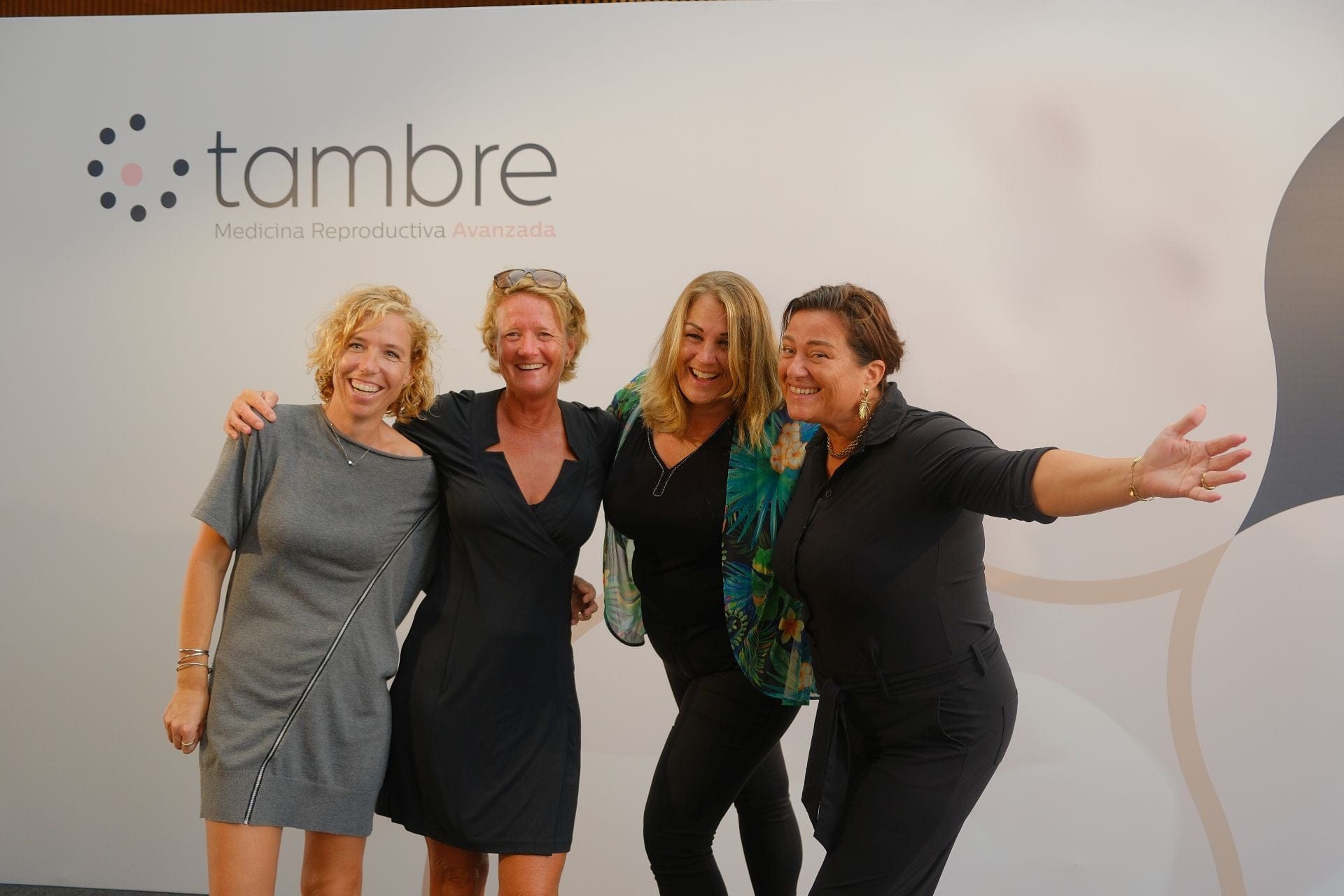 Amy, Jitske, Chantal & Geertje @Tambre (photo: todoalicante.es)