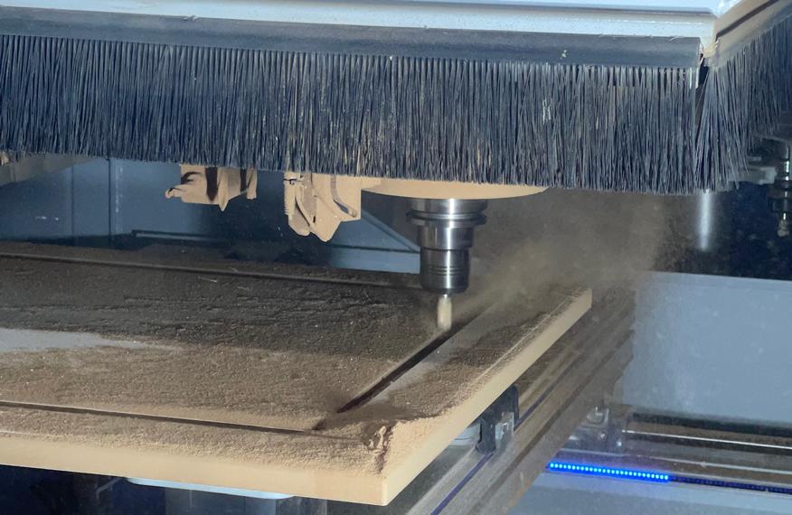 Frezare CNC a unui front din MDF în fabrica NOVO Concept