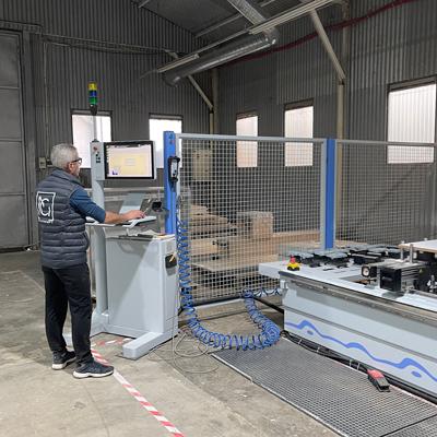 Centru de prelucrare CNC Homag operat în fabrica NOVO Concept