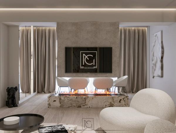 Randare de living cu șemineu în bloc de piatră, perete TV din travertin și scaune albe de dining