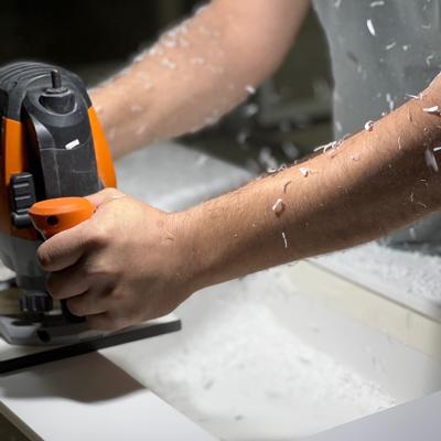 Prelucrarea unui blat din material compozit (Corian, HI-MACS) în atelier