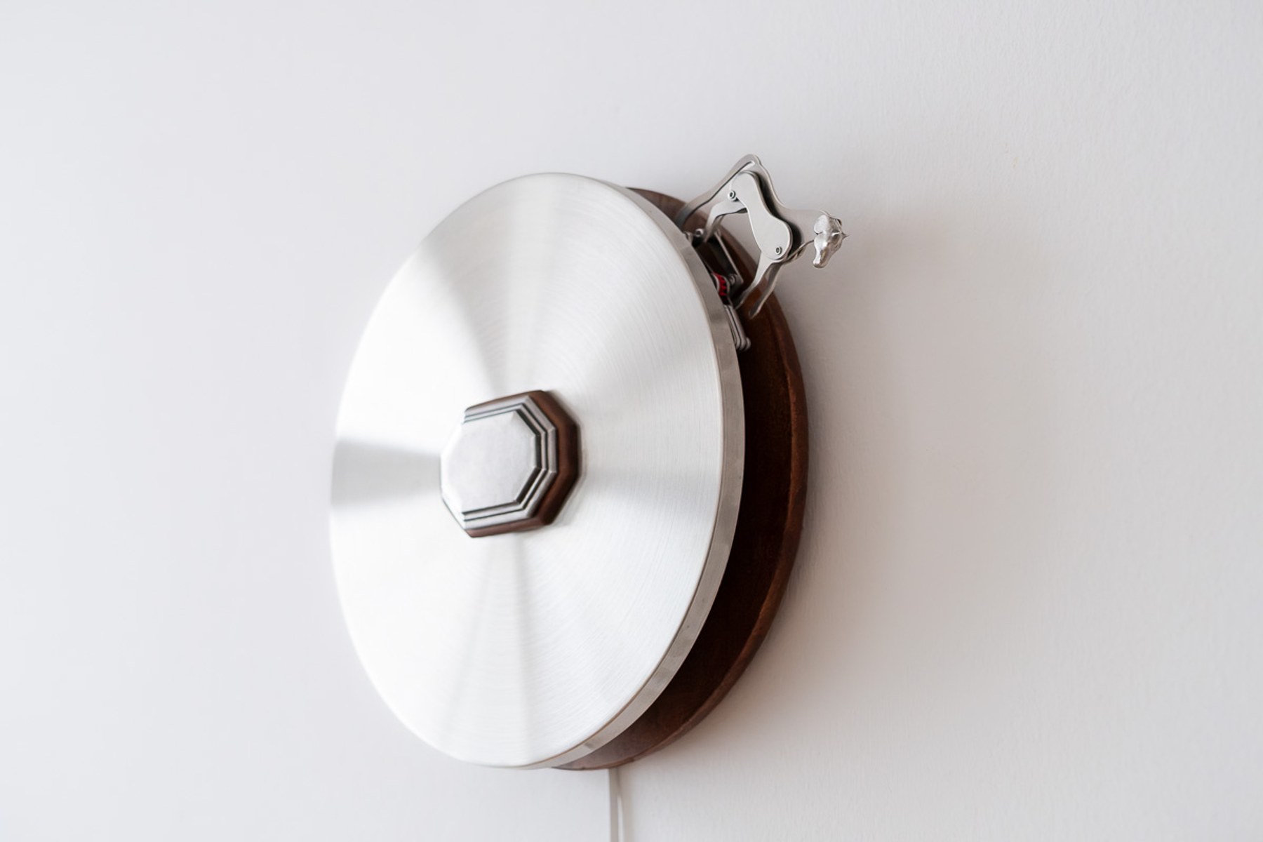 Ferdi by NOEMAR — a kinetic wall automaton of a small horse walking around its pedestal once a minute.