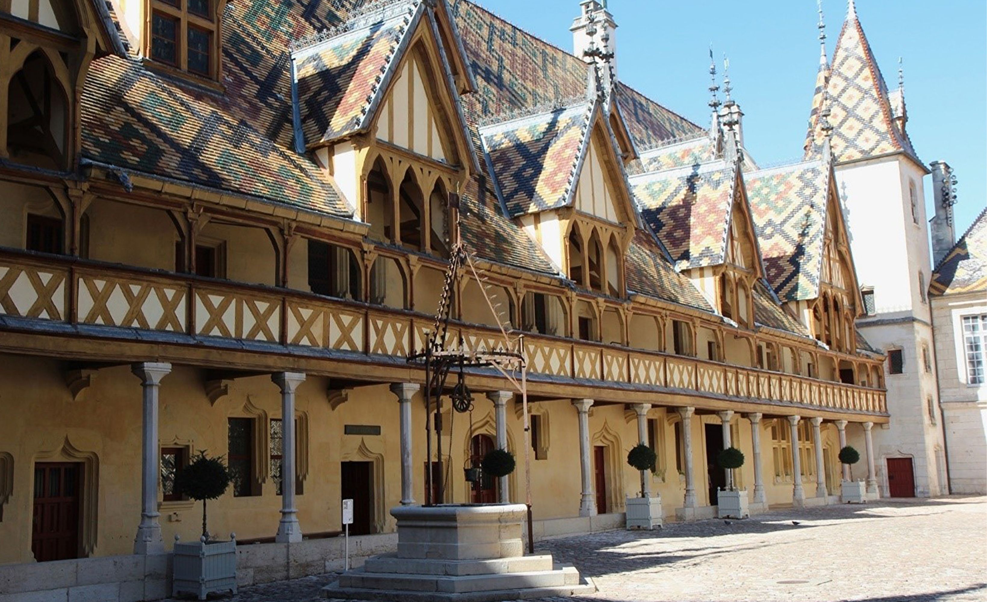 Hospices de beaune toits vernisses