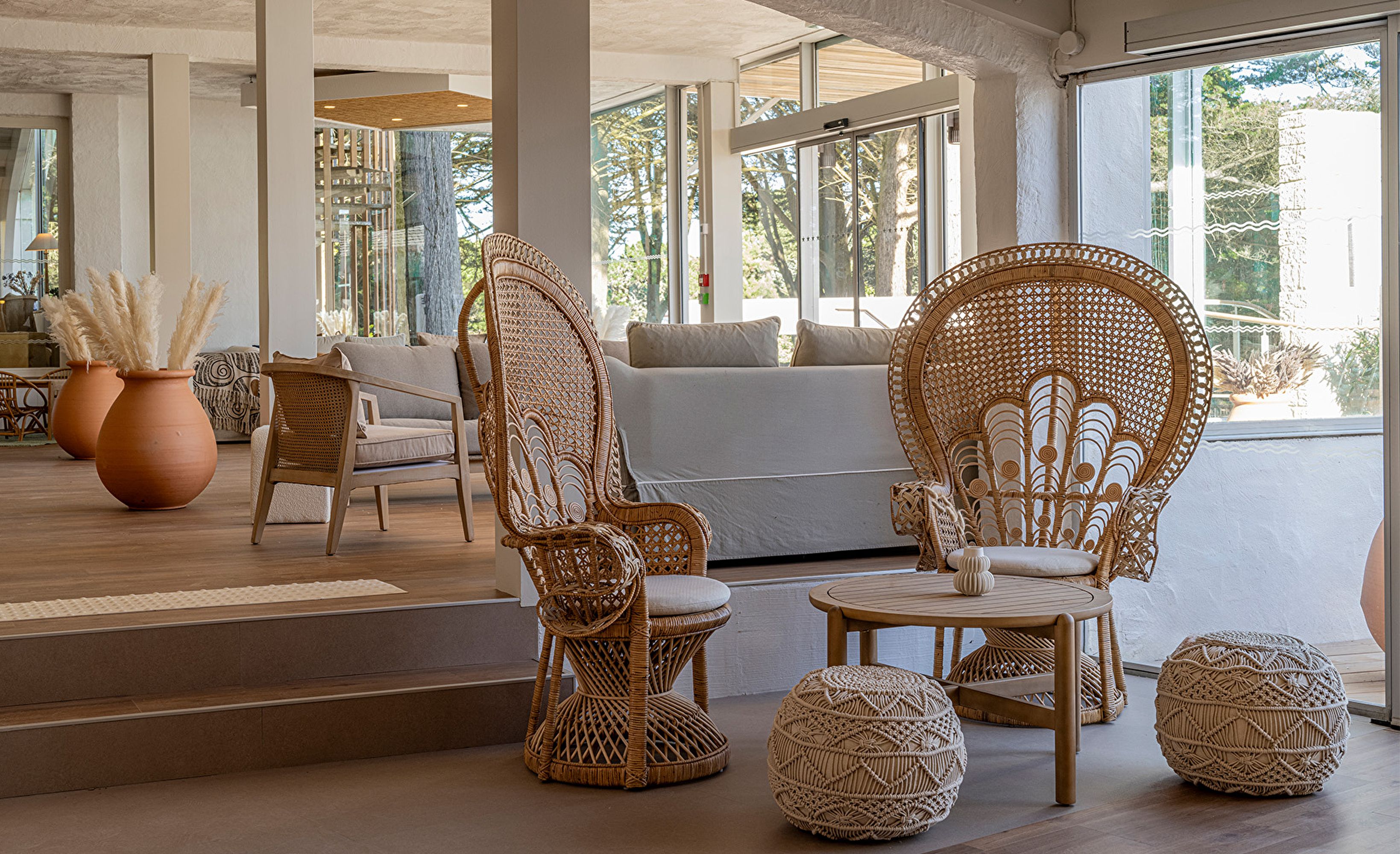 06 lobby salon rotin