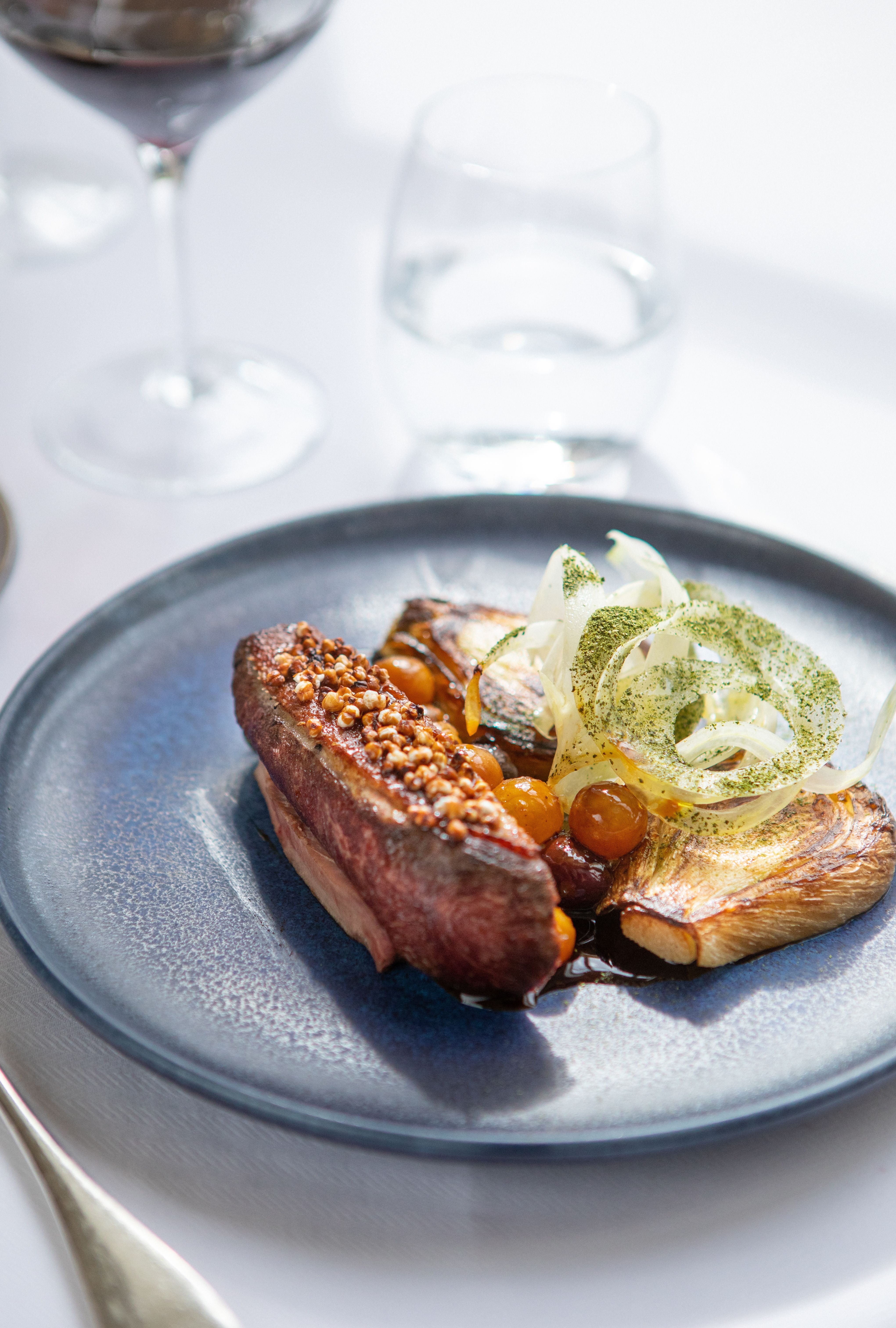 Foie gras poêlé et verre de vin rouge