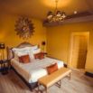 Chambre double doree chandelier