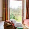 Chambre double jaune tableau jardin