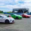 Quatre Alpine alignées devant le paddock